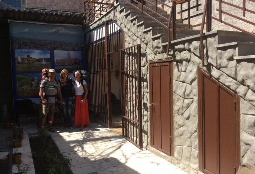 اتاق سوپریور با تخت بزرگ, Komitas Avenue Guest House