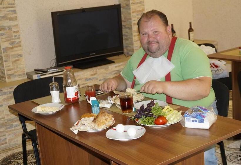 اتاق خانوادگی, Komitas Avenue Guest House