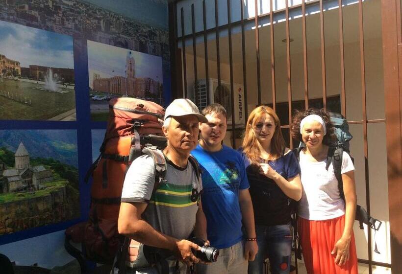 اتاق خانوادگی, Komitas Avenue Guest House