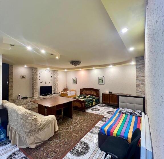 Family Room, Komitas Avenue Guest House