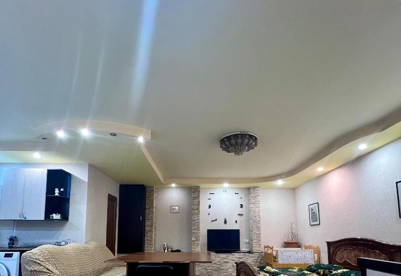 اتاق خانوادگی, Komitas Avenue Guest House