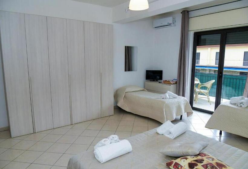 Quarto Quadruple Standart com Varanda, B&b Damiani