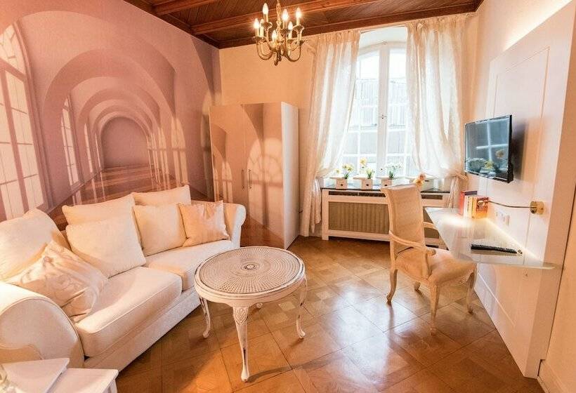 Suit Deluxe, Lübecker Krönchen