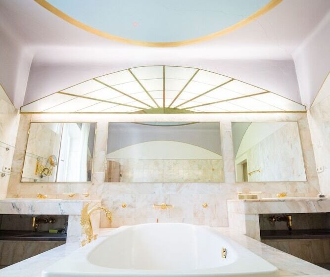 Suit Deluxe, Lübecker Krönchen