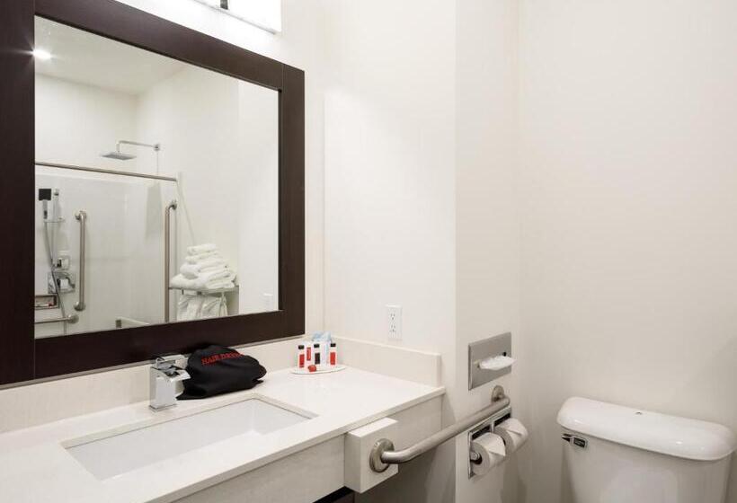 חדר סטנדרט עם מיטת קינג, Ramada By Wyndham Revelstoke