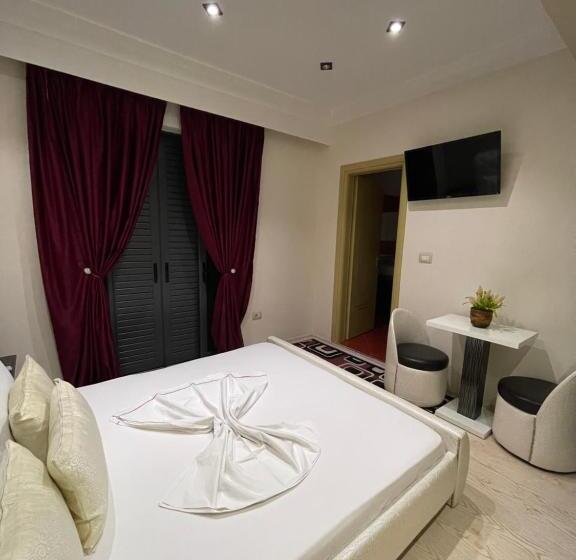 디럭스 룸, Selfo