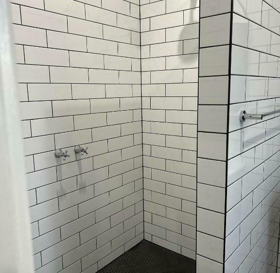 اتاق استاندارد یک نفره, The Tamworth