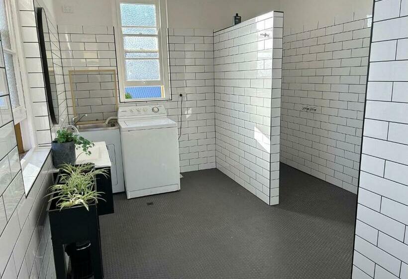 اتاق استاندارد یک نفره, The Tamworth