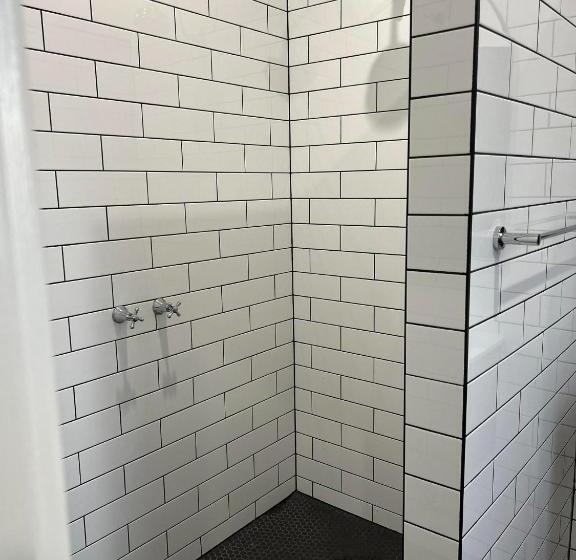 اتاق استاندارد, The Tamworth