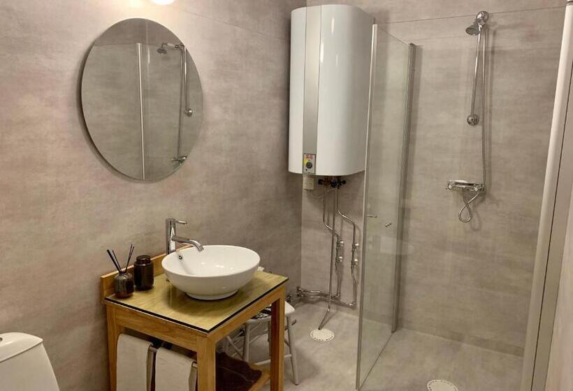 חדר משפחתי, Karlsborg Rum Och Frukost