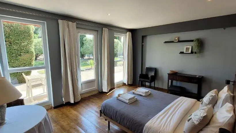 Deluxe-huone Allasnäkymä, Villa Liberty