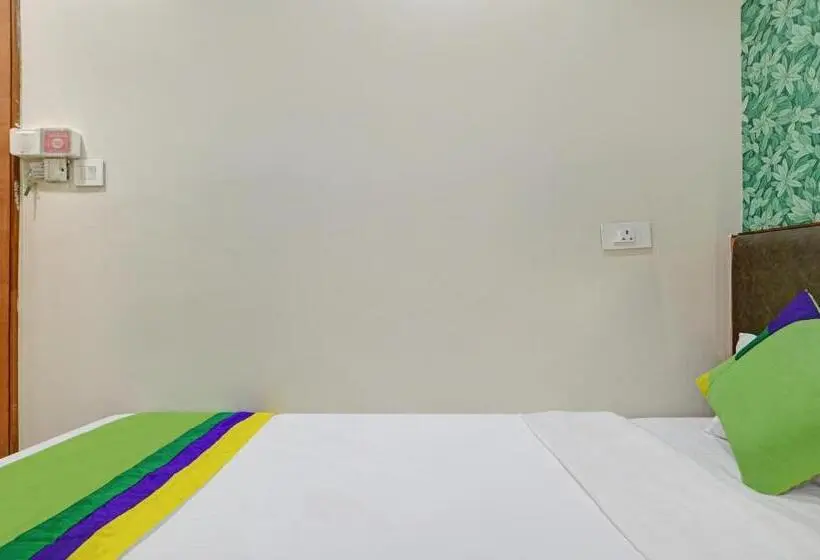 Classic Kolmen Hengen Huone, Collection O Hotel Johri Residency