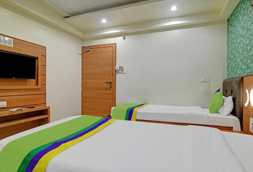 اتاق کلاسیک سه تخته, Collection O Hotel Johri Residency