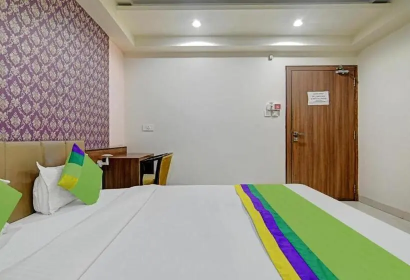 Classic Kolmen Hengen Huone, Collection O Hotel Johri Residency