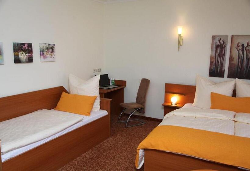 标准三人间, My City