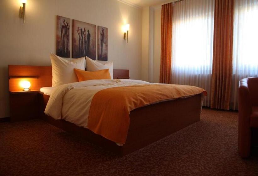 标准三人间, My City