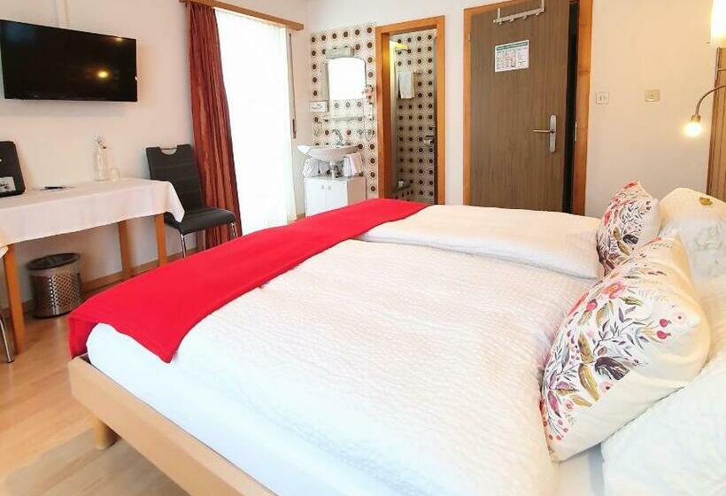 스탠다드 룸, Restaurant Grina