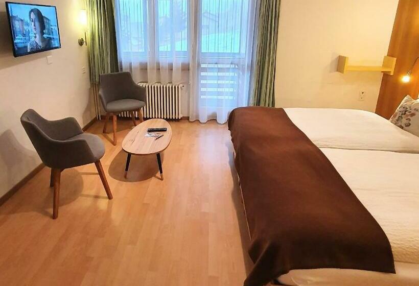 컴포트 룸, Restaurant Grina