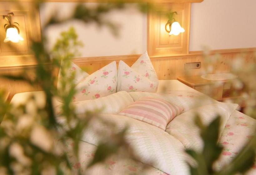 اتاق لوکس با بالکن, Theresenhof