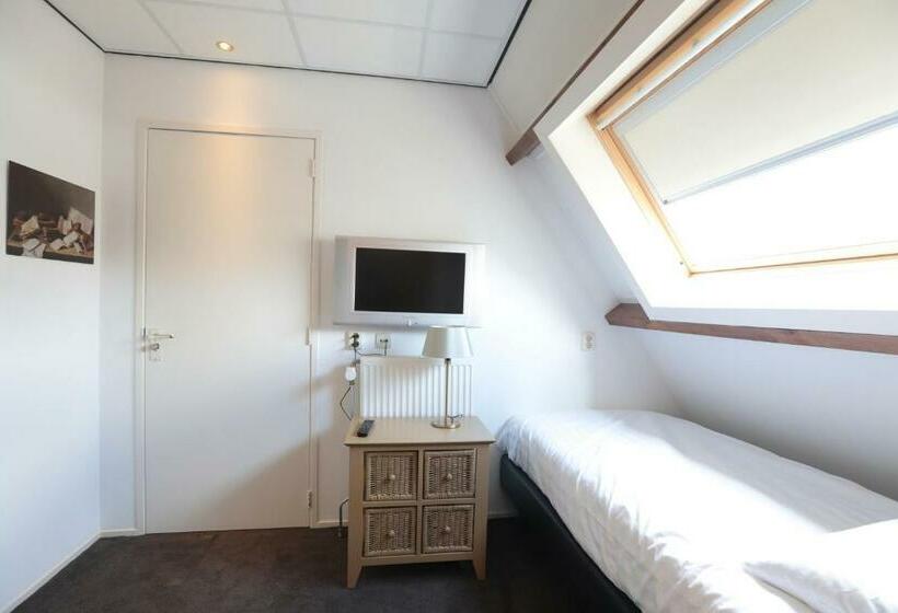 غرفة قياسية فردية, West Inn