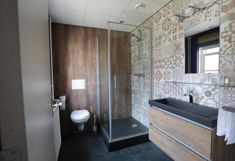 غرفة قياسية, West Inn