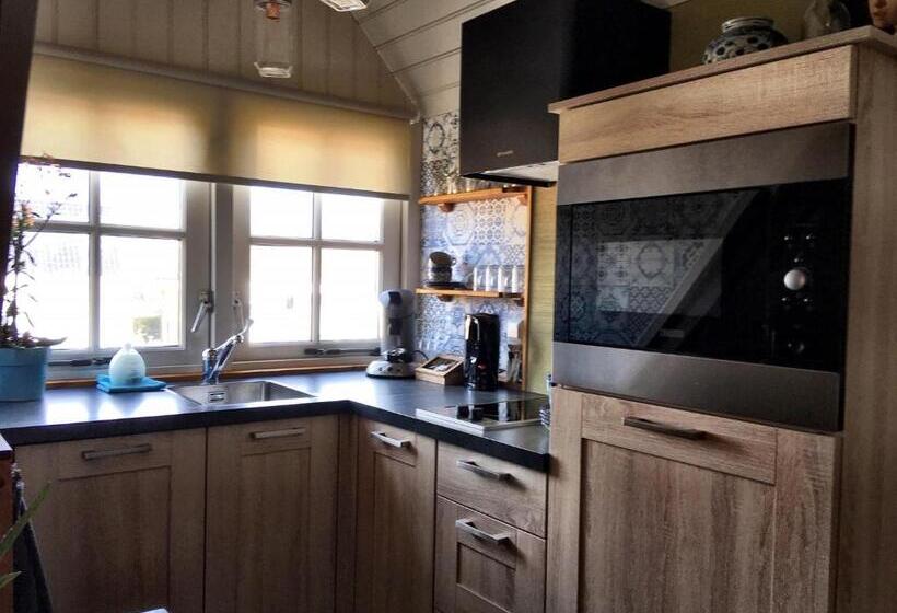 شقة غرفة واحدة, West Inn