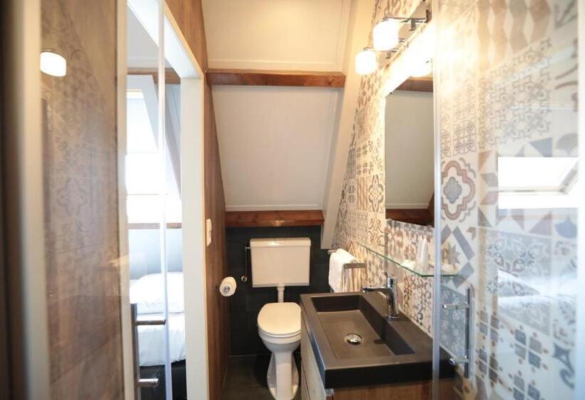 شقة غرفة واحدة, West Inn