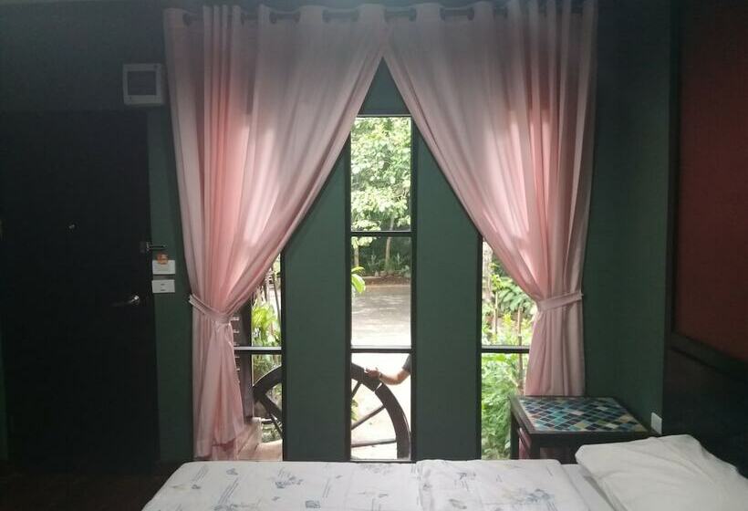 スタンダードルーム, 339 Hotels & Resort