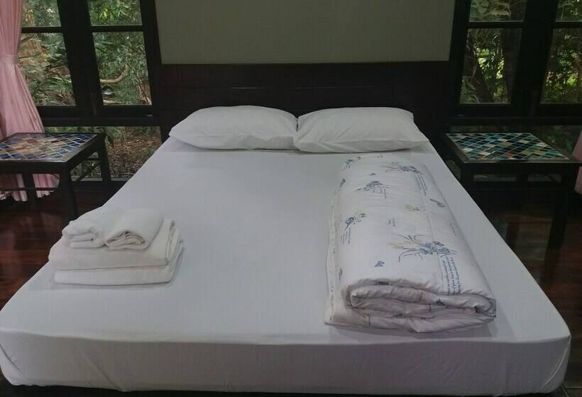 スタンダードバンガロー, 339 Hotels & Resort