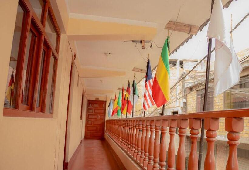 غرفة قياسية رباعية, Huaraz Colonial