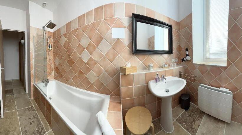 غرفة قياسية, Le Clos De La Tuilière