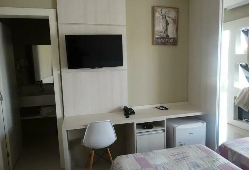 Superior Yhden Hengen Huone, Cynn Hotels