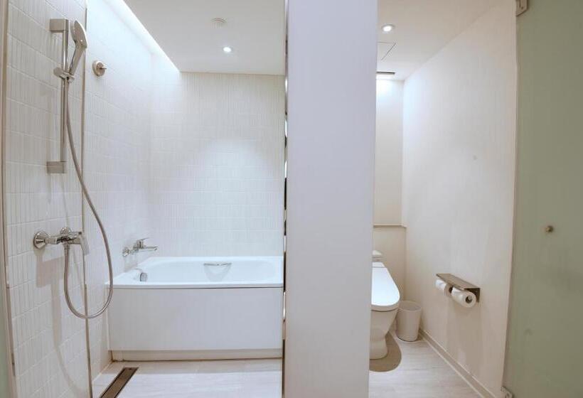 اتاق استاندارد سه نفره, Caesar Metro Taipei