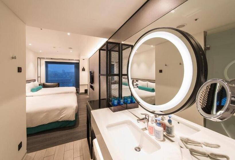 اتاق استاندارد چهار تخته, Caesar Metro Taipei