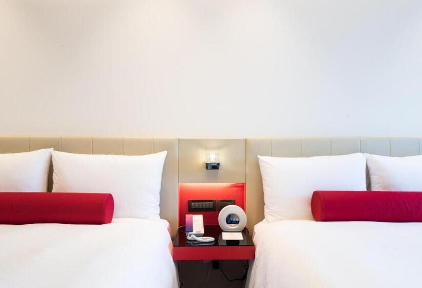 اتاق استاندارد چهار تخته, Caesar Metro Taipei