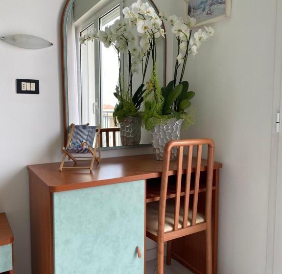 スタンダード4人部屋, Capri