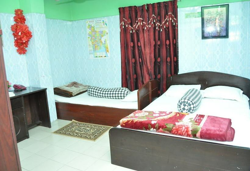 Economy Triple Room, Hilton City Residential