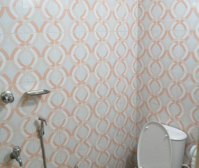 Economy Triple Room, Hilton City Residential