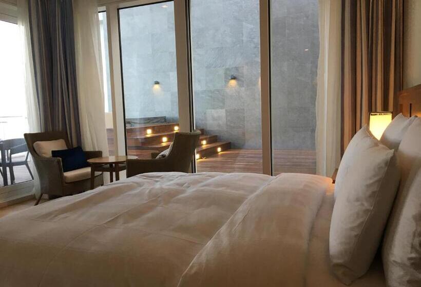 Люкс Повышенной Комфортности, Lotte Resort Sokcho