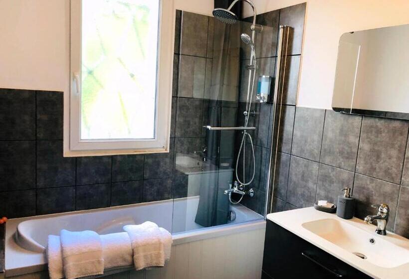 스탠다드 룸 킹사이즈 침대, No 6 B&b