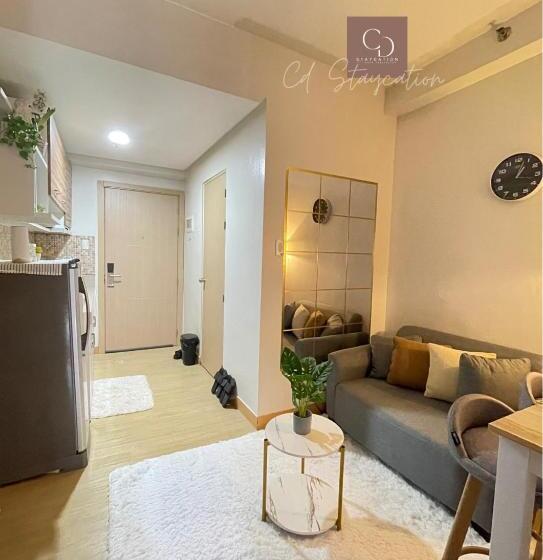 اتاق استاندارد چهارنفره با بالکن, Cd Staycation   Unit 4 At Trees Residences