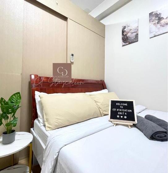 اتاق استاندارد چهارنفره با بالکن, Cd Staycation   Unit 4 At Trees Residences