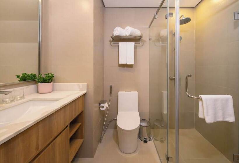 סטודיו דלוקס, Somerset Valero Makati