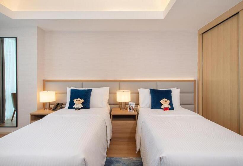 סטודיו דלוקס, Somerset Valero Makati