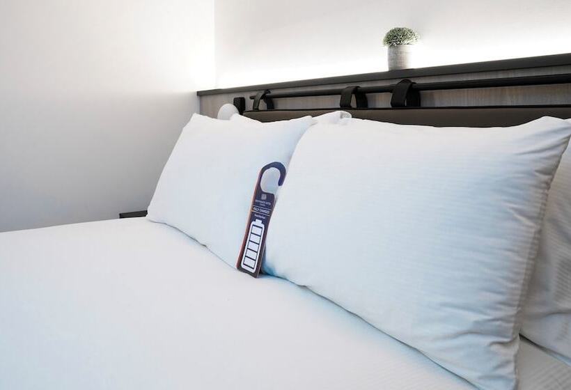 Номер Стандарт, Southgate Hotel London