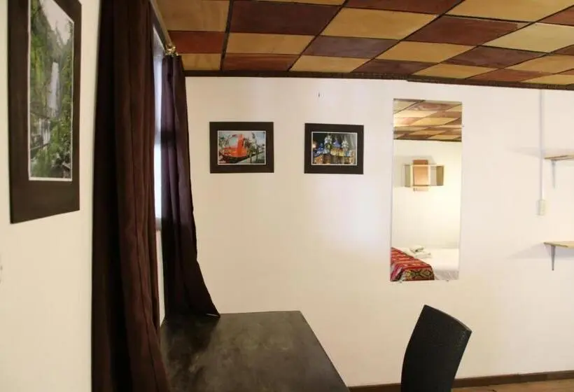 اتاق اکونومی, Hospedaje Los Ponchos