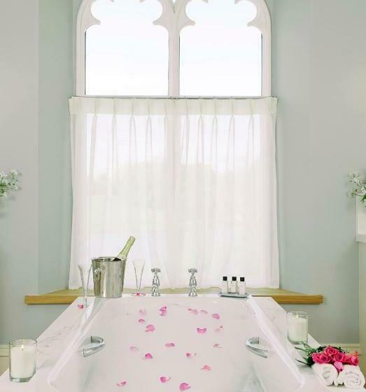 חדר סטנדרט עם מיטת קינג, The North Wing   Combermere Abbey