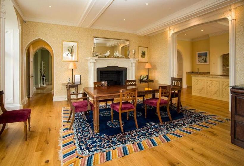 חדר סטנדרט עם מיטת קינג, The North Wing   Combermere Abbey