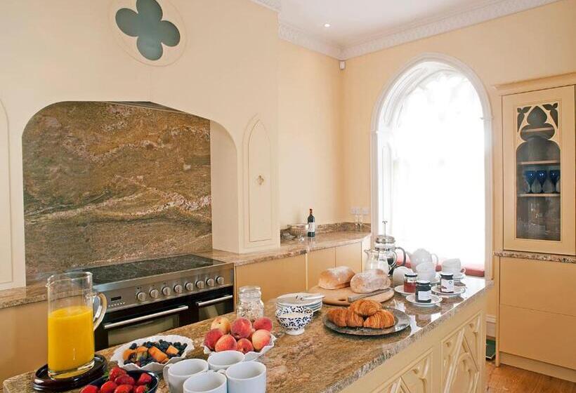 חדר סטנדרט עם מיטת קינג, The North Wing   Combermere Abbey