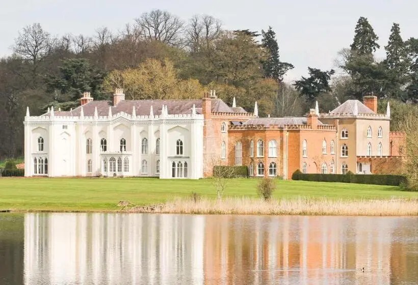 ガーデンビュースーペリアールーム, The North Wing Combermere Abbey